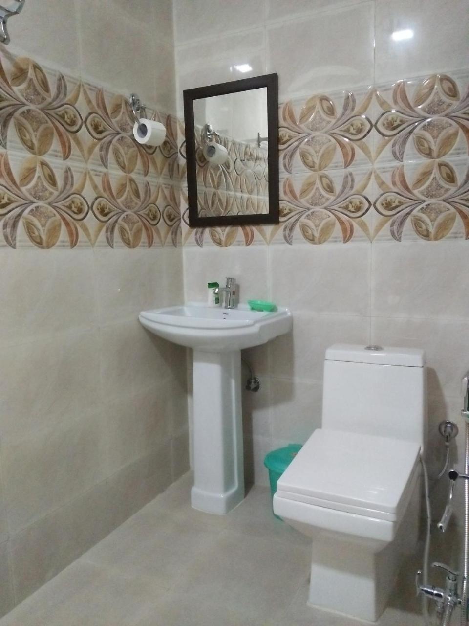 Hotel Ashoka Palace Near Igi Airport 4*
