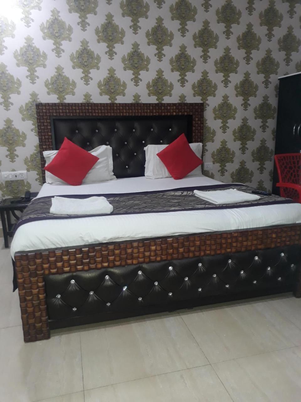 Ashoka Palace Near Igi Airport Hotel 4*