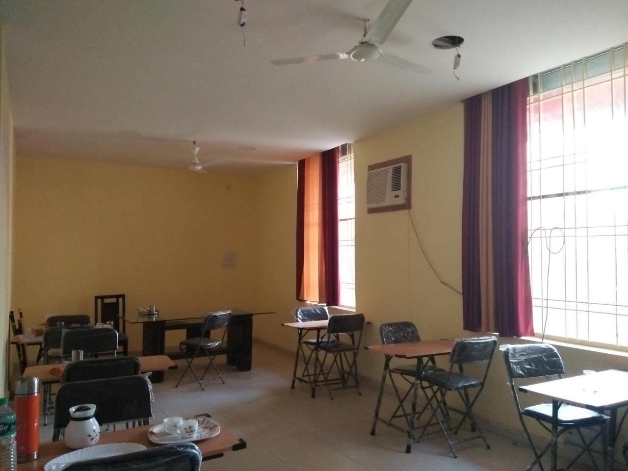Hotel Ashoka Palace Near Igi Airport 4*