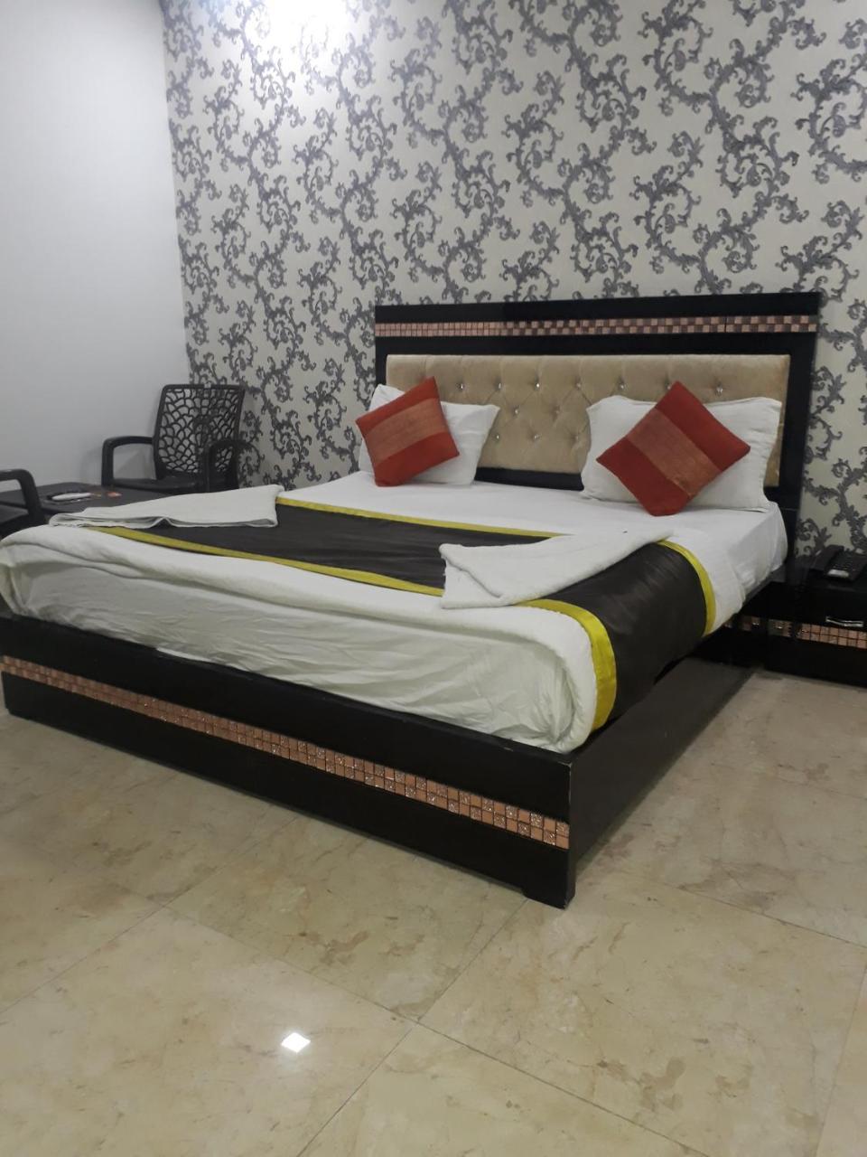Ashoka Palace Near Igi Airport