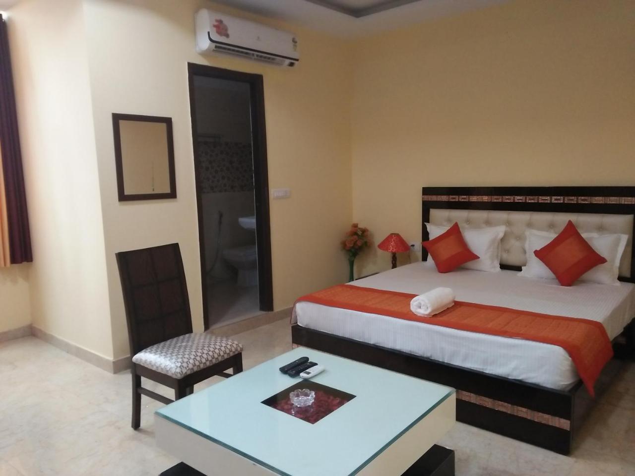 Ashoka Palace Near Igi Airport 4*