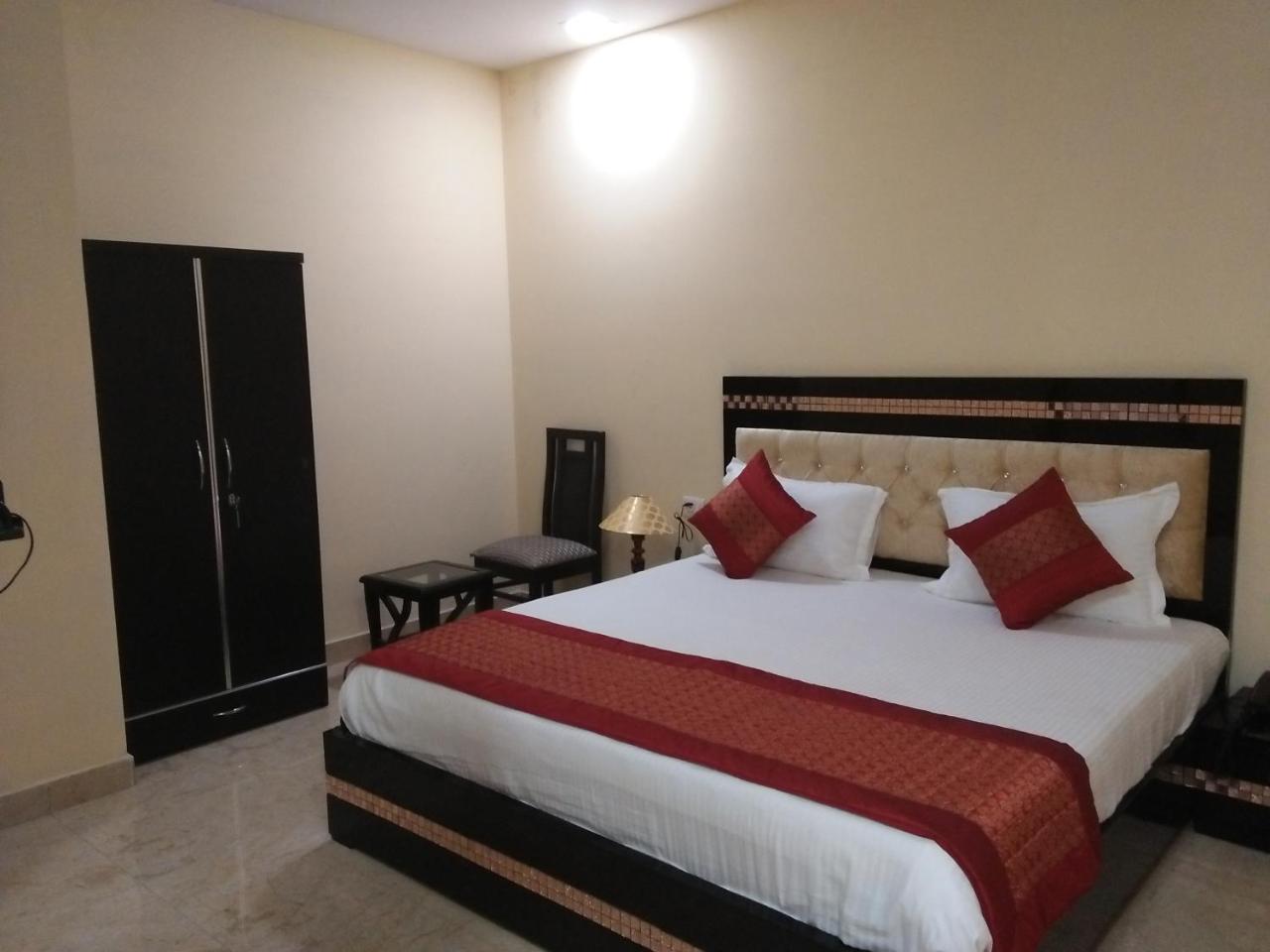 Ashoka Palace Near Igi Airport 4* New Delhi