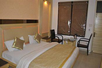 Baba Deluxe Near Railway Station And Center -by Rcg Hotel 3*