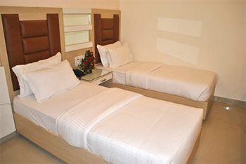 Baba Deluxe Near Railway Station And Center -by Rcg 3*