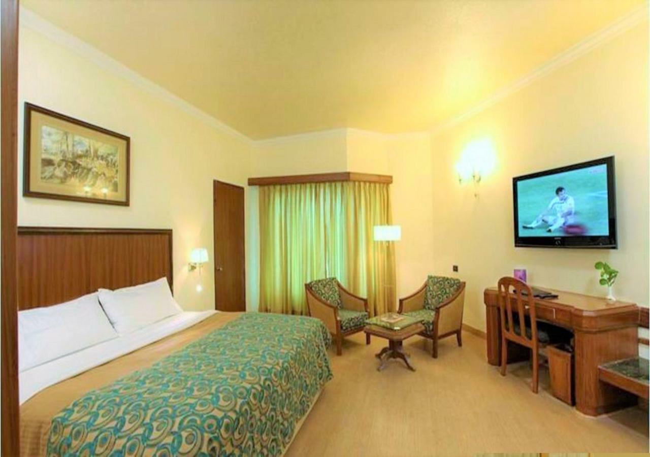Samrat, Hotel