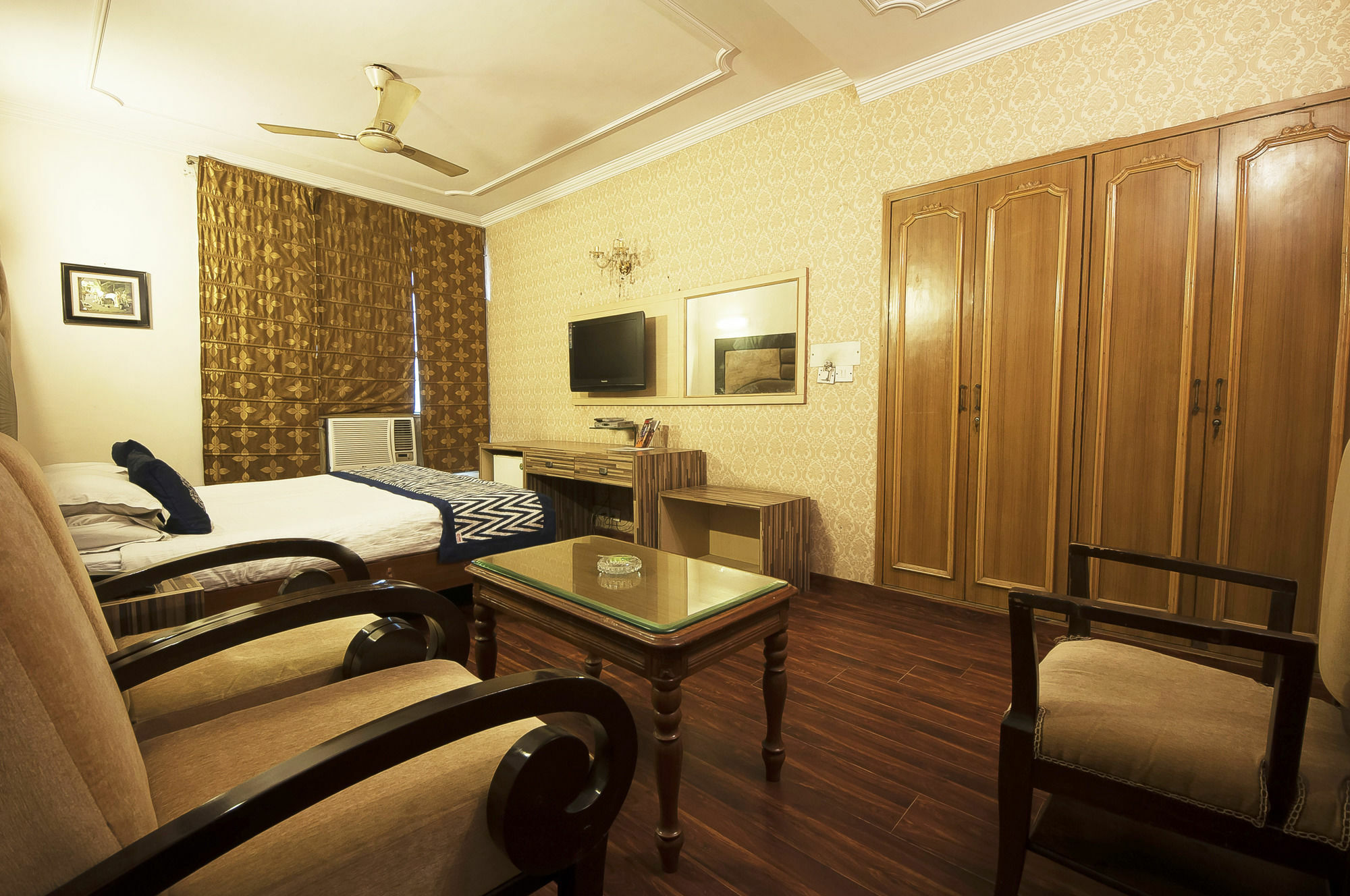 Golden Leaf Hotel 3*