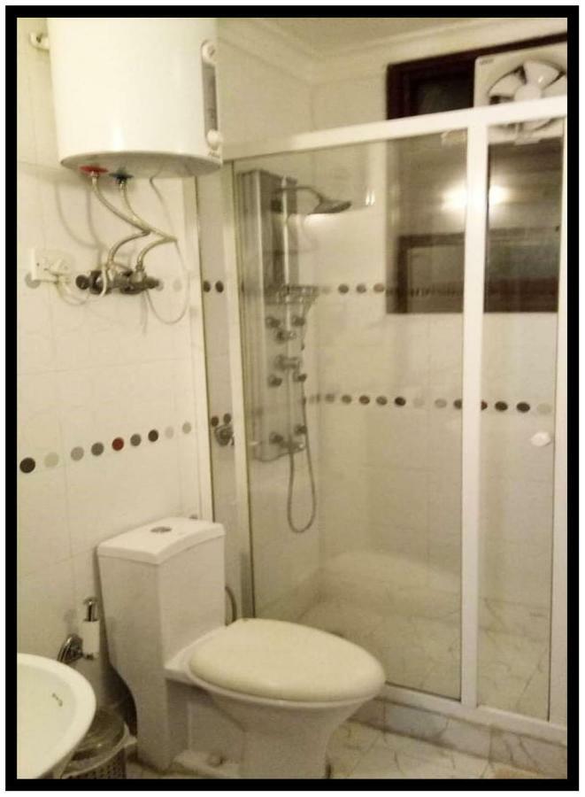 Short Luxury Separate 3bhk In Green Park Near Metro With Lift Minimum 3 Nights New Delhi