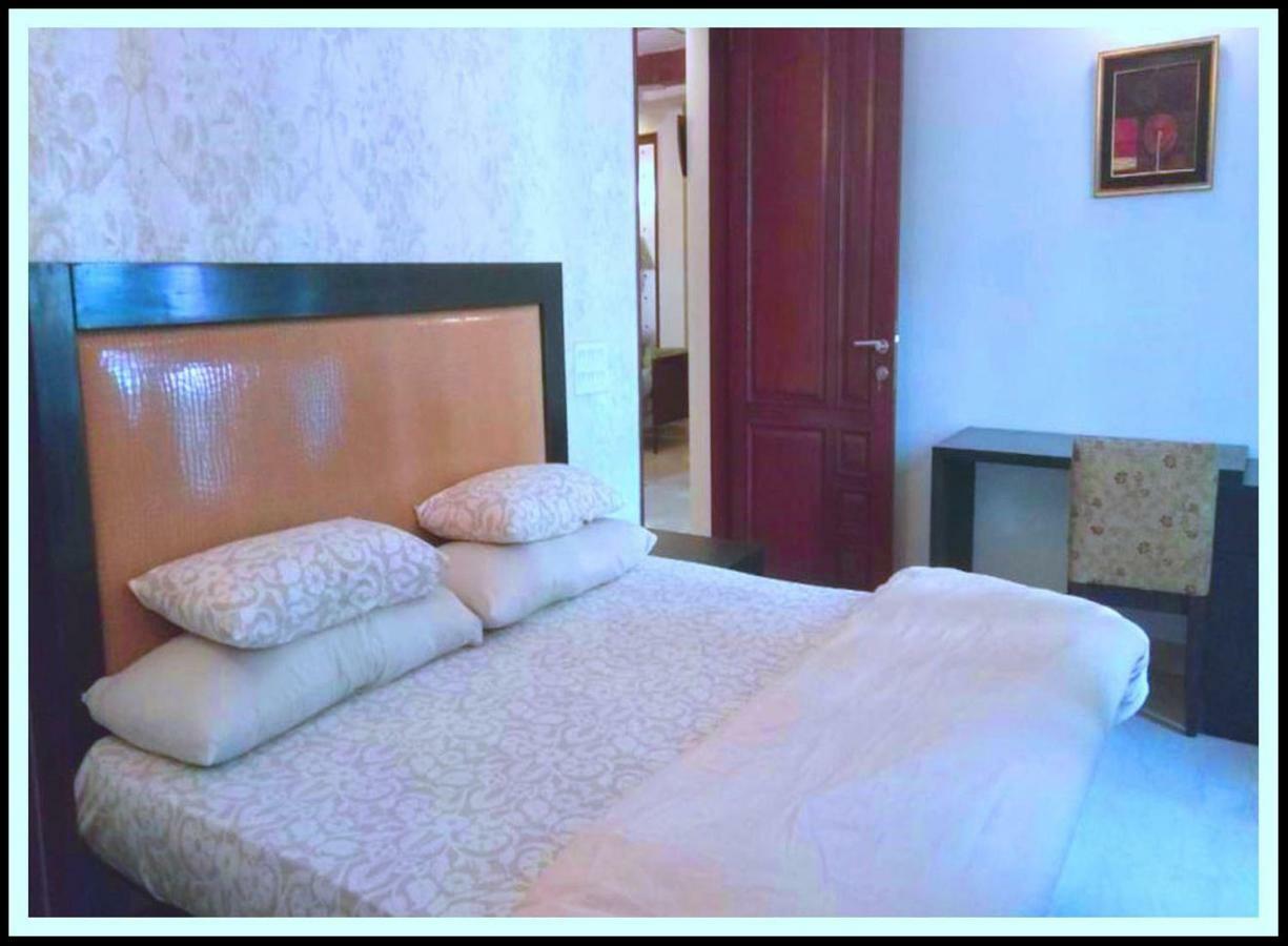 Short Luxury Separate 3bhk In Green Park Near Metro With Lift Minimum 3 Nights Apartment *