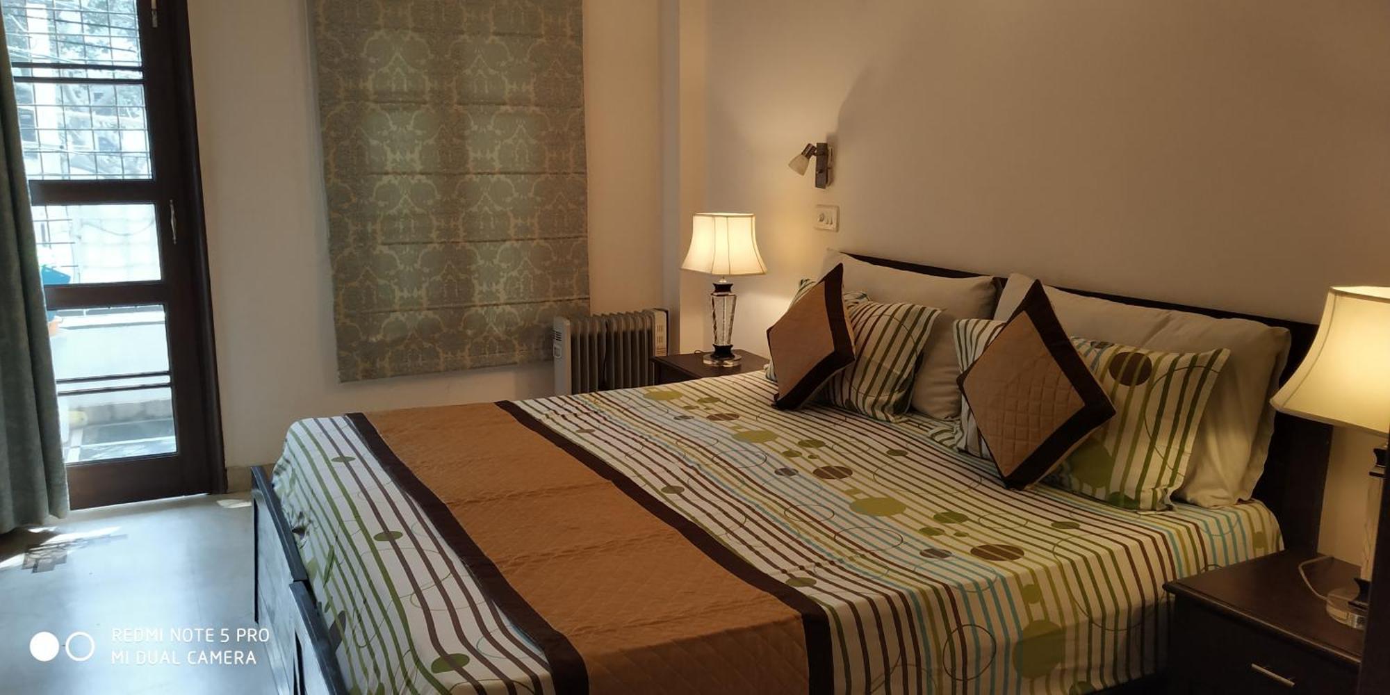 Short Luxury Separate 3bhk In Green Park Near Metro With Lift Minimum 3 Nights Apartment