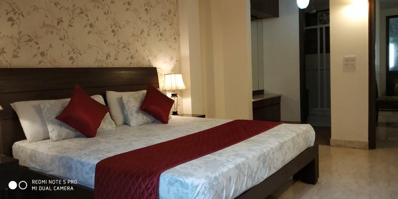 Short Luxury Separate 3bhk In Green Park Near Metro With Lift Minimum 3 Nights Apartment *