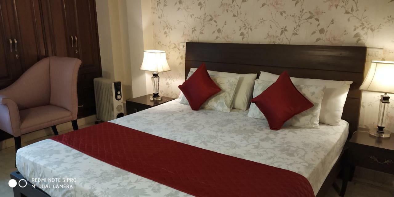 Short Luxury Separate 3bhk In Green Park Near Metro With Lift Minimum 3 Nights *