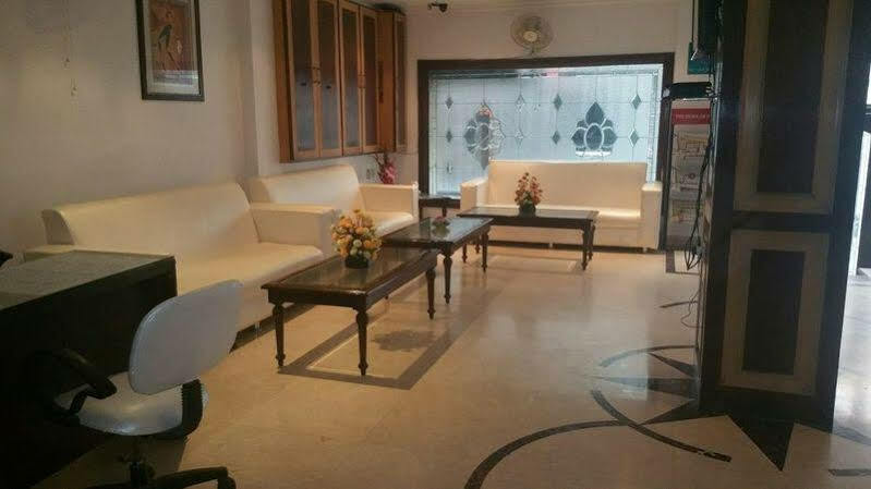 Treebo Paras International Hotel 3*