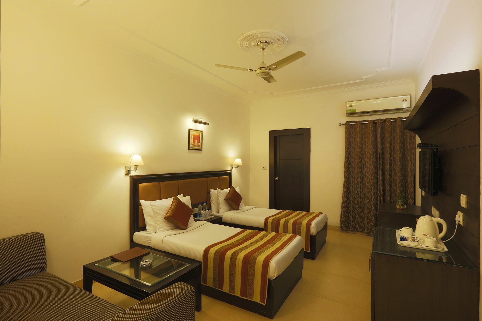 Townhouse 517 La Sapphire Near Delhi Airport New Delhi