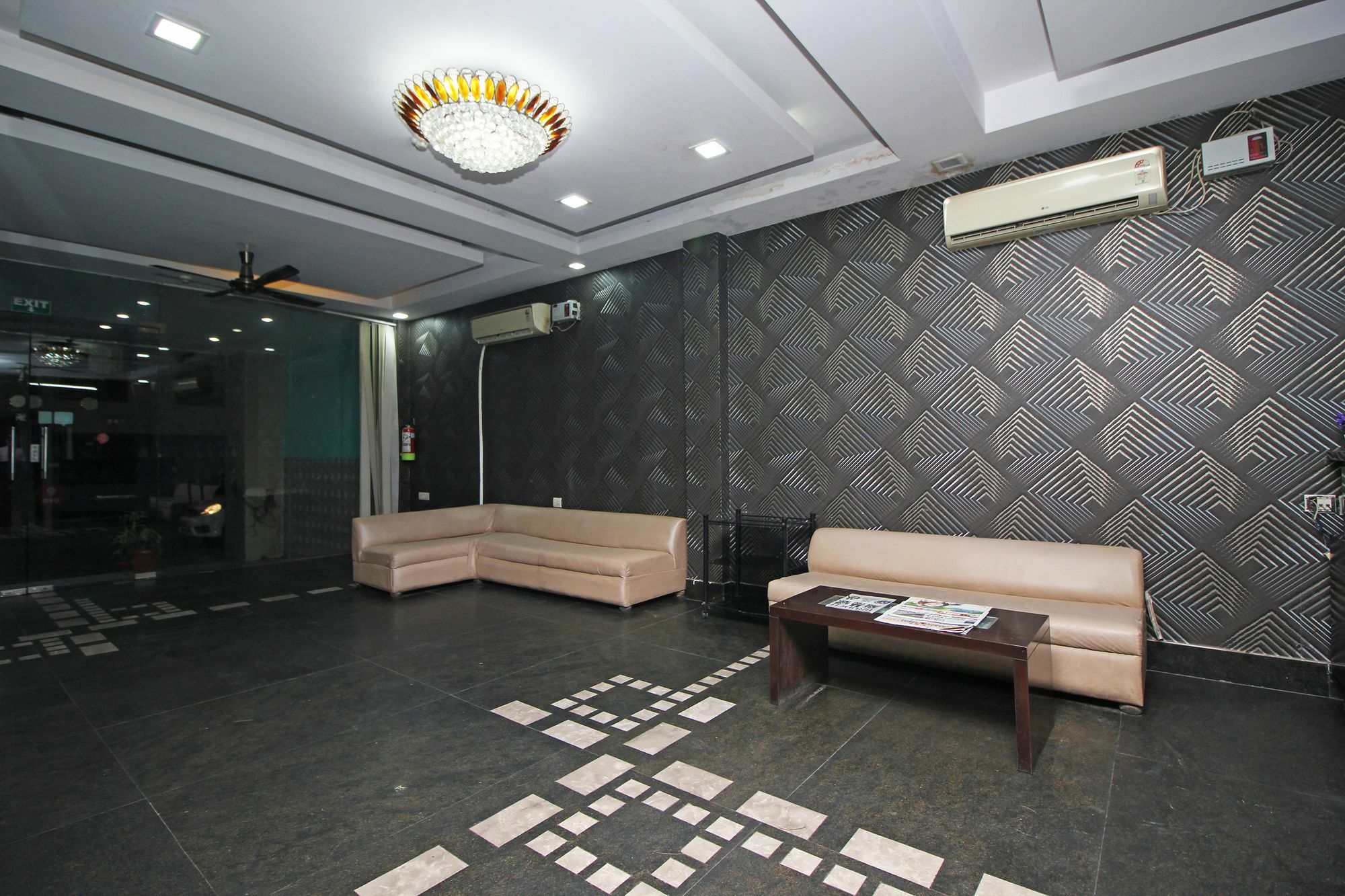 Oyo 9030 Delhi Airport Plaza Hotel
