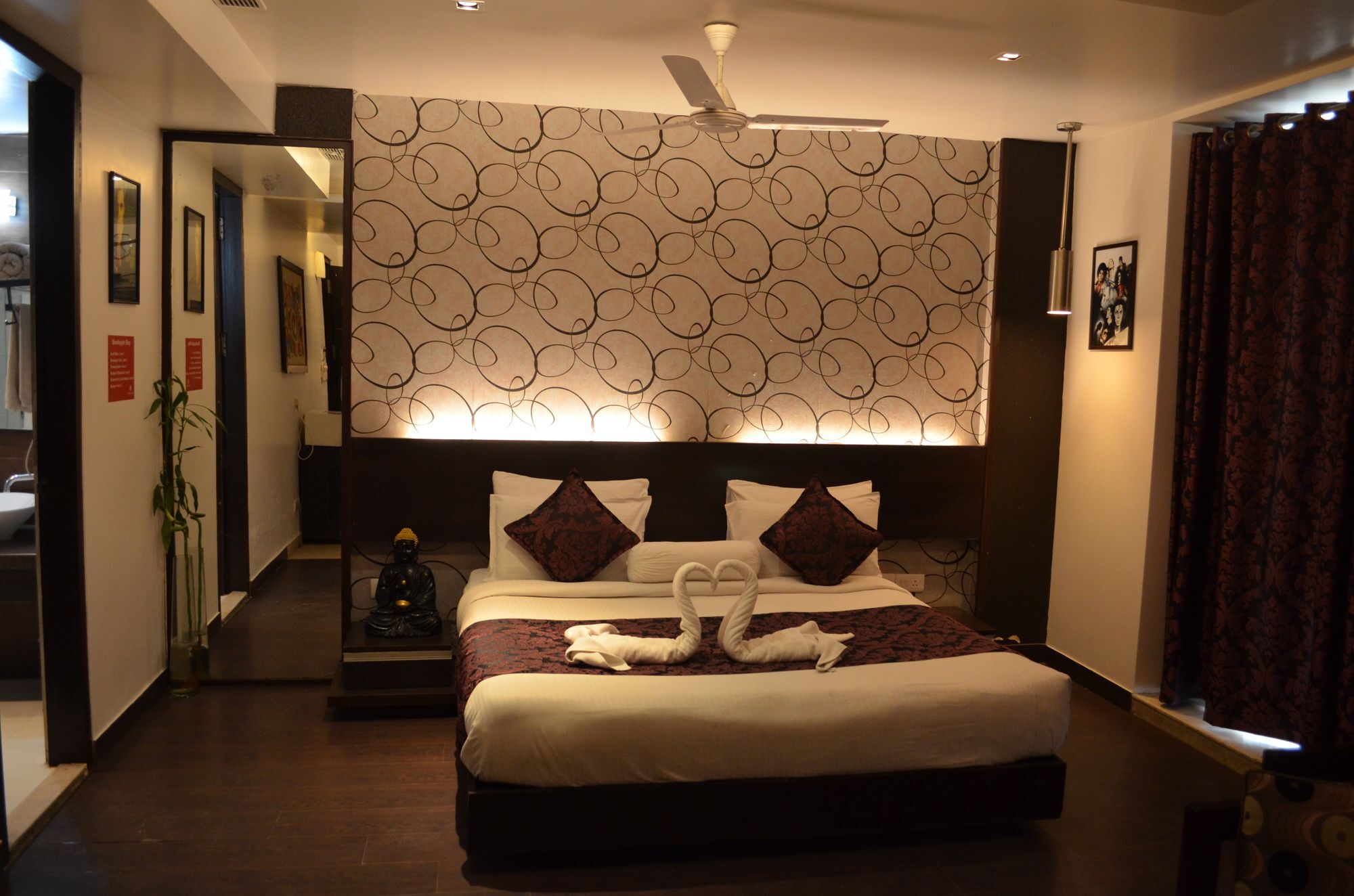 Hotel Woodapple Residency New Delhi