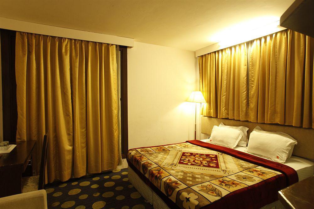 The White Klove Hotel 3*
