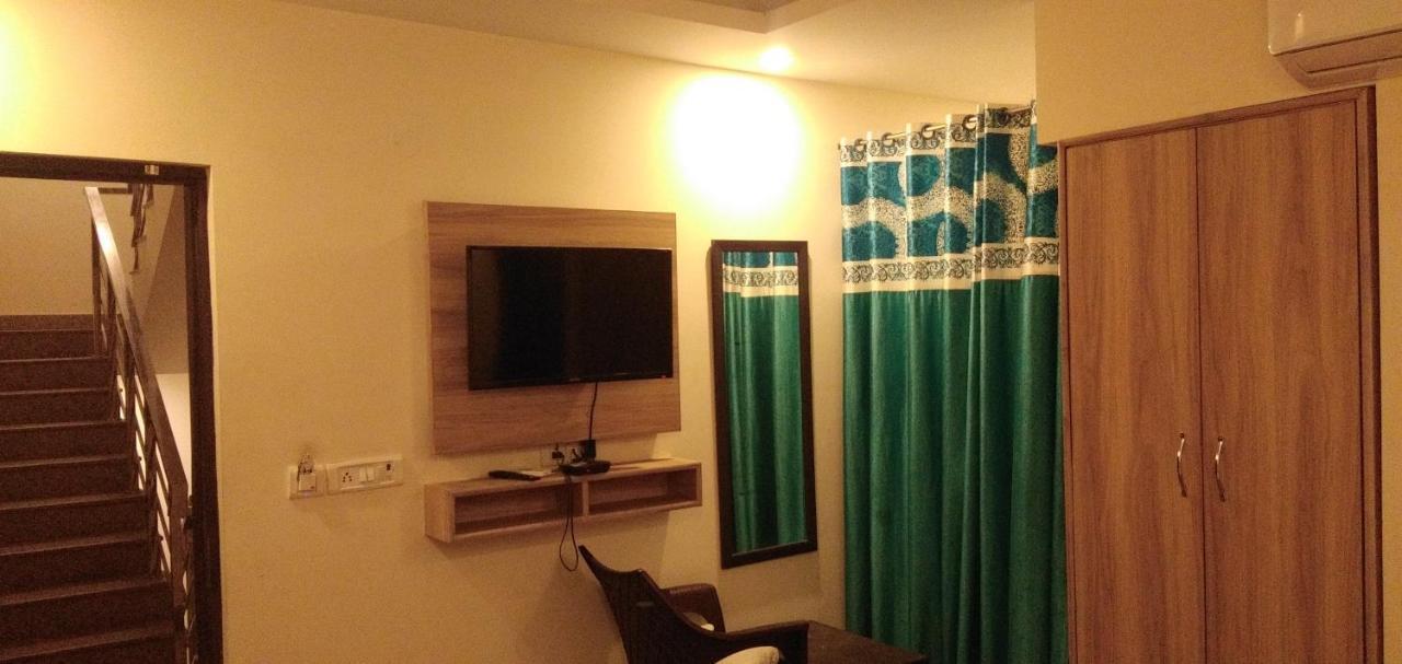 Hotel Airport Golden Bliss Near Delhi Airport New Delhi