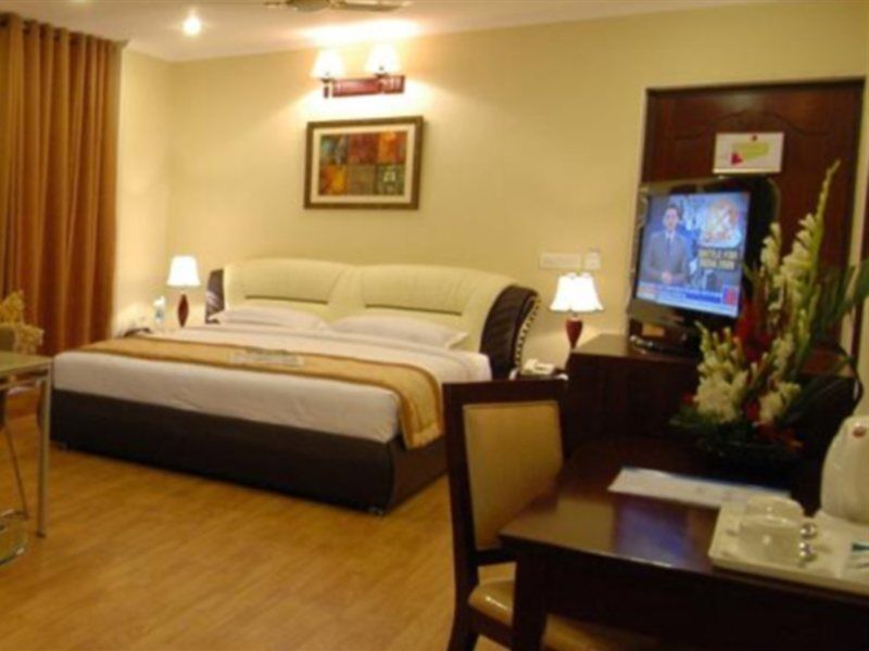 Hotel Clarks Nehru Place New Delhi