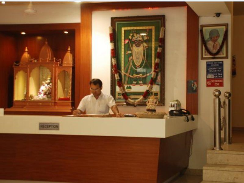 Hotel Baba Deluxe Near Railway Station And Center -by Rcg 3*