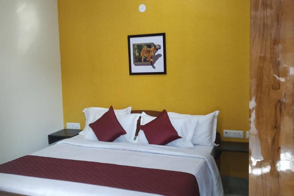 Short 3bhk Serviced Apartment *