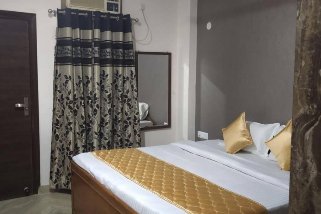 Short 3bhk Serviced Apartment