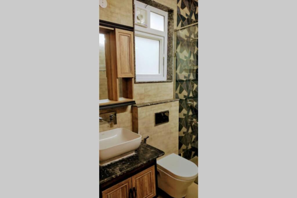 Short 3bhk Serviced Apartment *